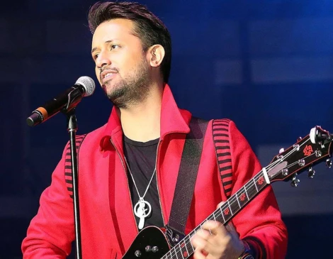 ‘হৃদয় ভাঙার’ পোস্ট শেয়ার করেছেন আতিফ