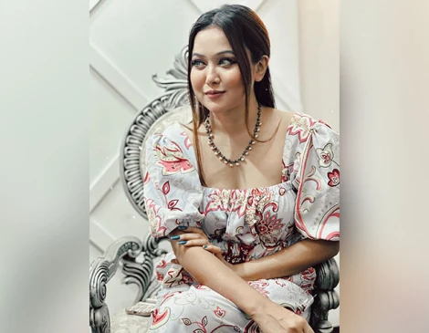 কি বললেন চমক ?