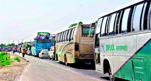 তীব্র যানজট ঢাকা-টাঙ্গাইল মহাসড়কে, যাত্রী দুর্ভোগ চরমে