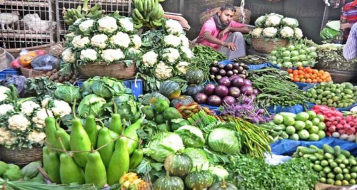 উৎপাদন বেশি, বাজারে দাম নেই সবজির