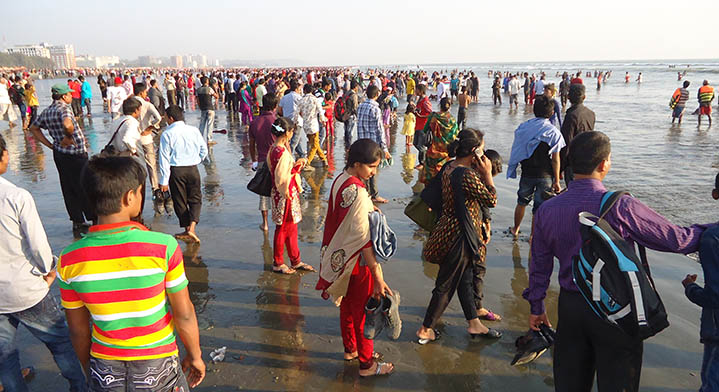 পর্যটক এলেও তাতে বাগড়া দিয়েছে বৈরি আবহাওয়া 