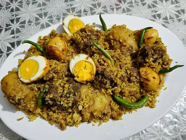 বৃষ্টিস্নাত দিবসে খিচুড়ির অপরিহার্য অনুষঙ্গ হয়ে ওঠার নেপথ্য কারণ