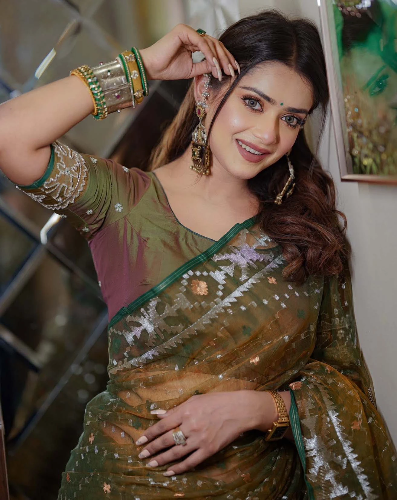 প্রতারণা ও বিশ্বাসভঙ্গের অভিযোগে অভিনেত্রী তানজিন তিশাকে আদালতে তলব